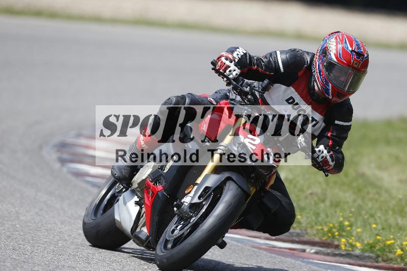 Archiv-2025/27 12.06.2025 Ducati Schweiz Trackday Warmup  ADR/blau-bleu/23